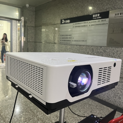 Projektor laserowy OEM ODM Full HD 4K 3LCD, projektor kina domowego z projekcją 360 stopni