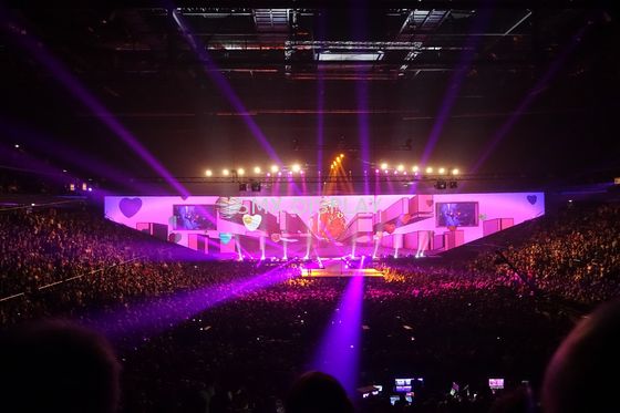 jakość 3D Holographic Projection System White Hologram Screen 80 Percent Transmittance Fabryka