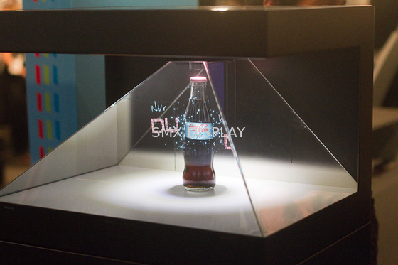 22-calowy projektor holograficzny z piramidą 3D